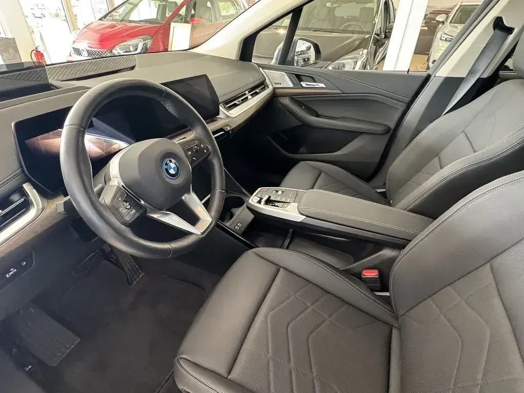 Gebraucht BMW 225 Active Tourer Luxury Line 245 PS (180 kW) 2023 Grau Van / Kleinbus