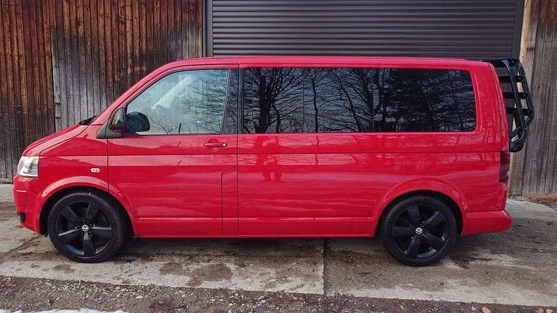 Gebraucht VW Multivan 140 PS (102 kW) 2014 Rot Van