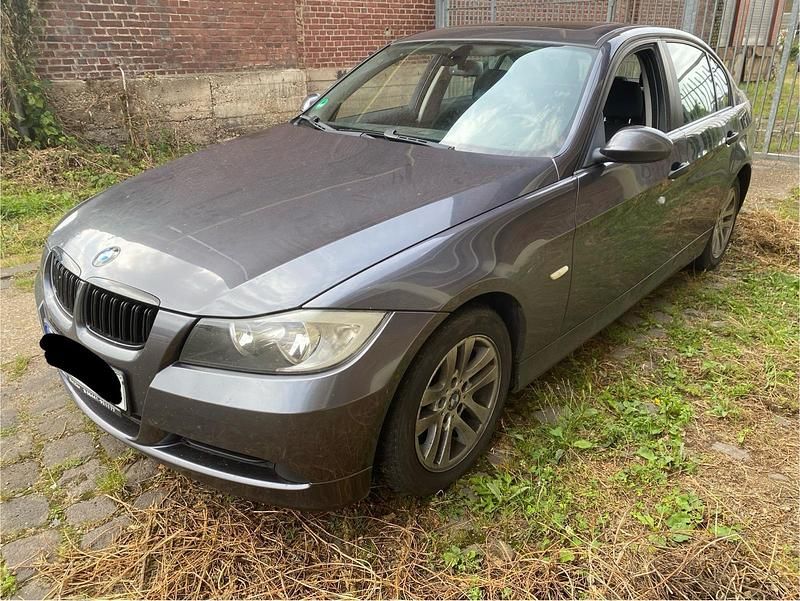Grau Gebraucht 2006 BMW 320 Limousine | 2.390 € (Superpreis) - Bild 1/4