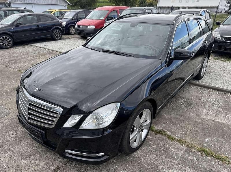 Phantomschwarz Gebraucht 2013 Mercedes E220 Kombi | 13.699 € (Etwas zu teuer) - Bild 1/4