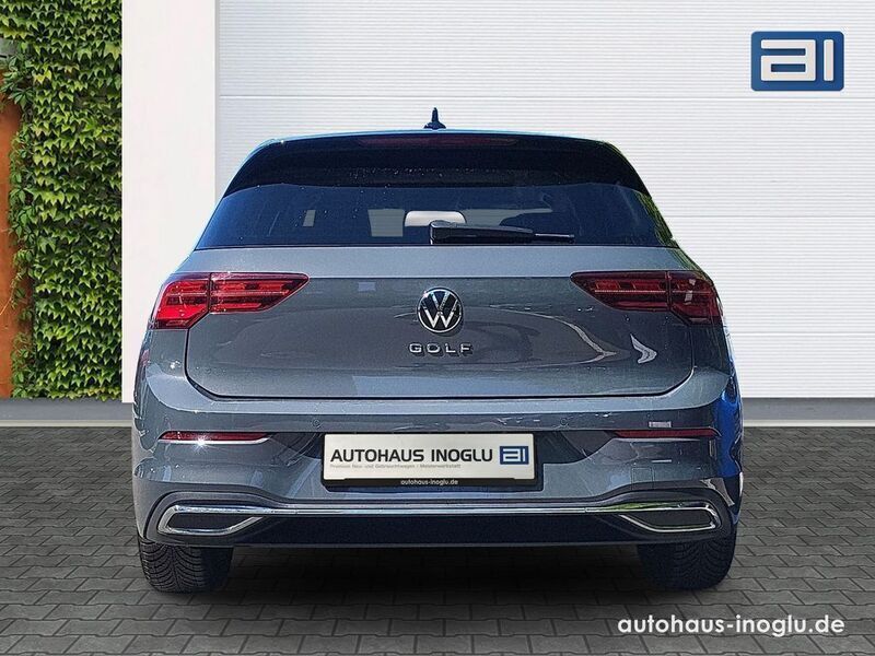 Gebraucht VW Golf VIII Active 150 PS (110 kW) 2022 Schwarz Limousine