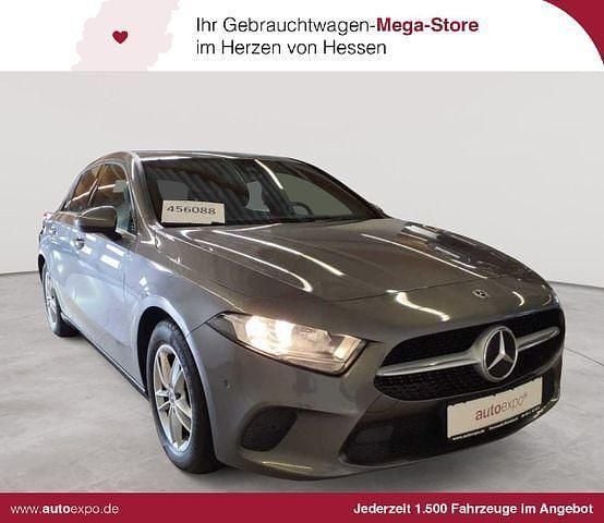 Mountaingrau metallic Gebraucht 2019 Mercedes A180 Style Limousine | 16.990 € (Guter Preis) - Bild 1/4