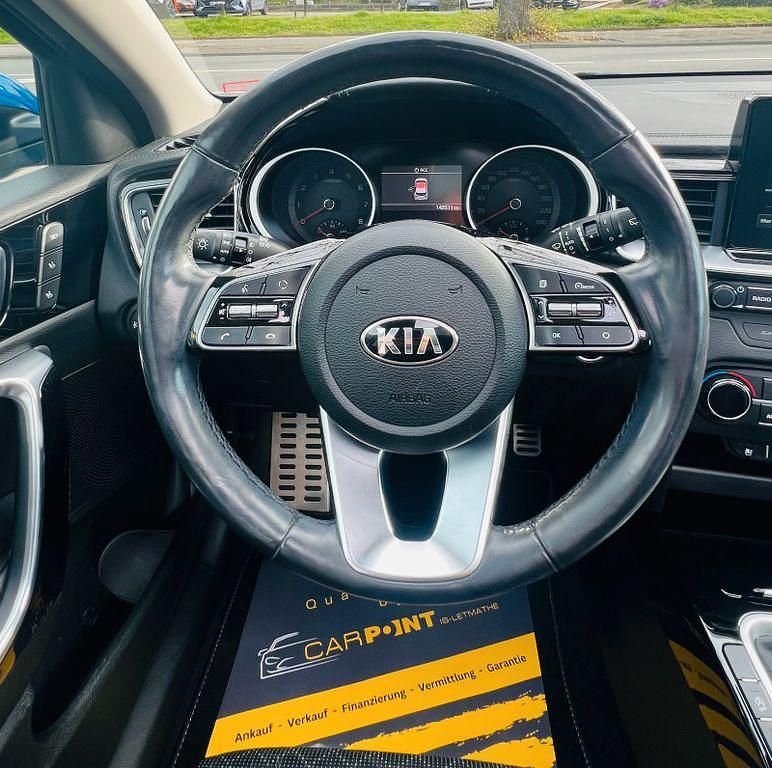 Usado Kia Ceed 140 HP (102 kW) 2018 Azul Citadino