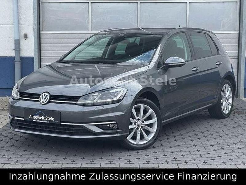 Grau Gebraucht 2019 VW Golf VII Highline Limousine | 18.480 € (Fairer Preis) - Bild 1/4