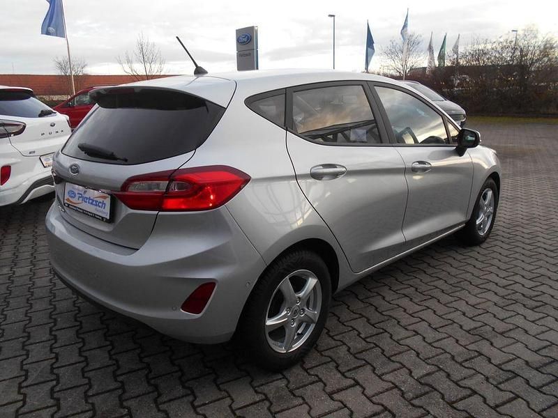 Gebraucht Ford Fiesta Trend 101 PS (74 kW) 2018 Silber Limousine