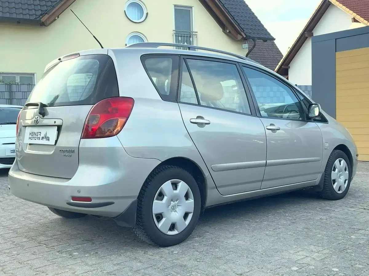 Gebraucht Toyota Corolla Verso 135 PS (99 kW) 2004 Beige Van / Kleinbus