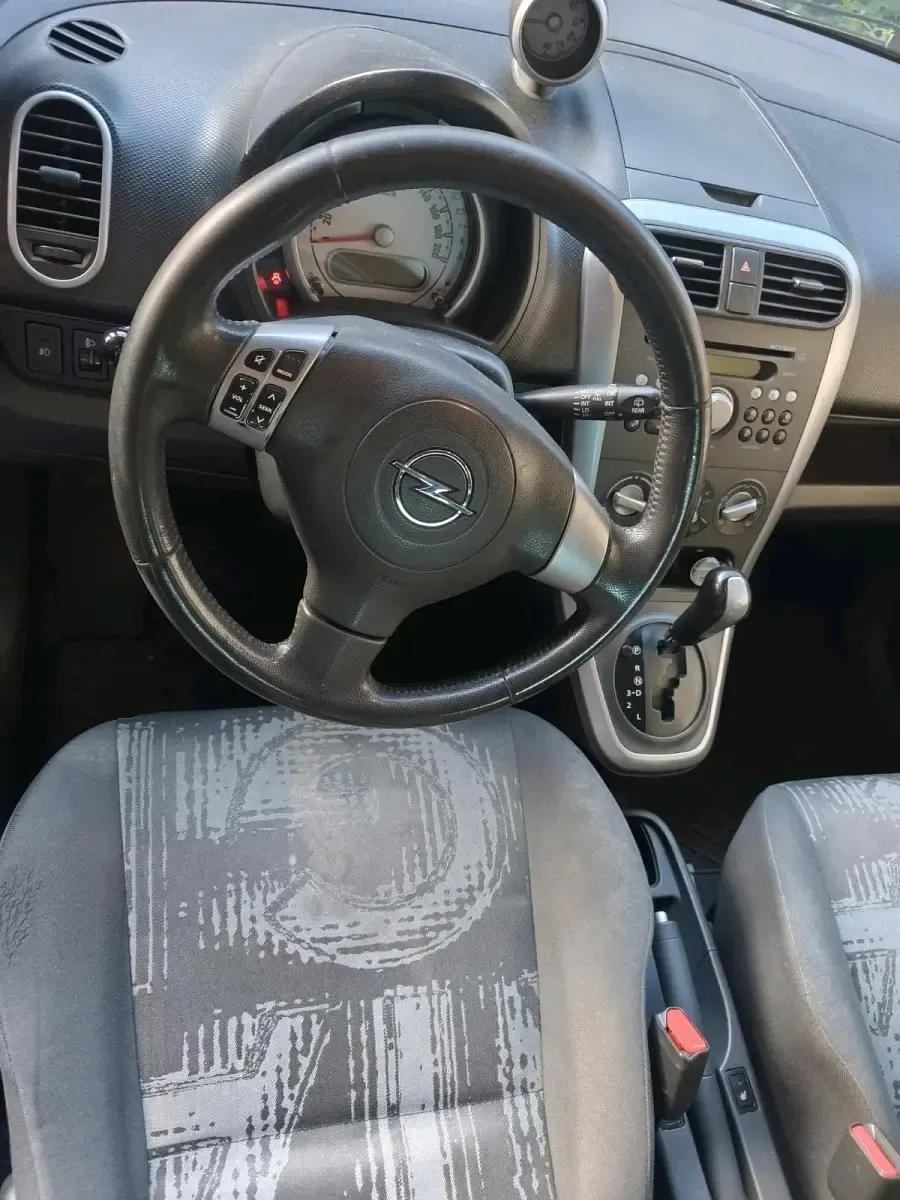 Gebraucht Opel Agila 90 PS (66 kW) 2014 Silber Kleinwagen