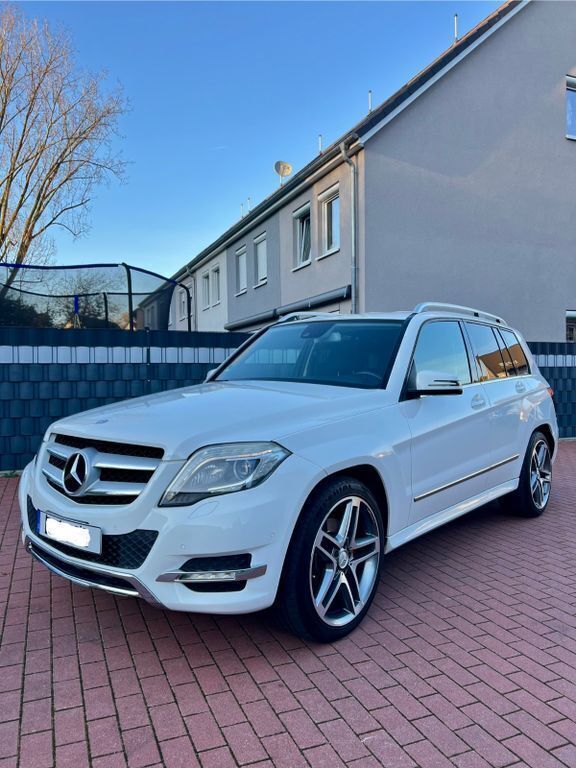 Weiß Gebraucht 2012 Mercedes GLK350 AMG SUV | 19.900 € (Fairer Preis) - Bild 1/4