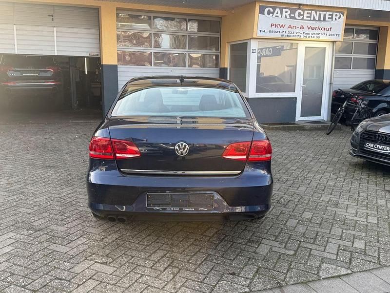 Gebraucht VW Passat 140 PS (102 kW) 2014 Blau Limousine