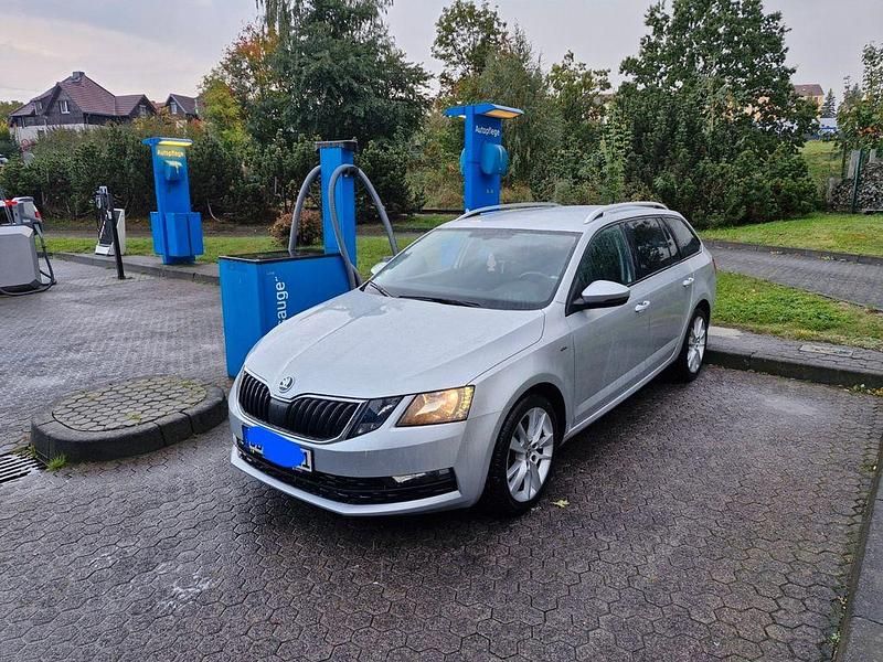 Silber Gebraucht 2017 Skoda Octavia Drive Kombi | 11.900 € (Superpreis) - Bild 1/4