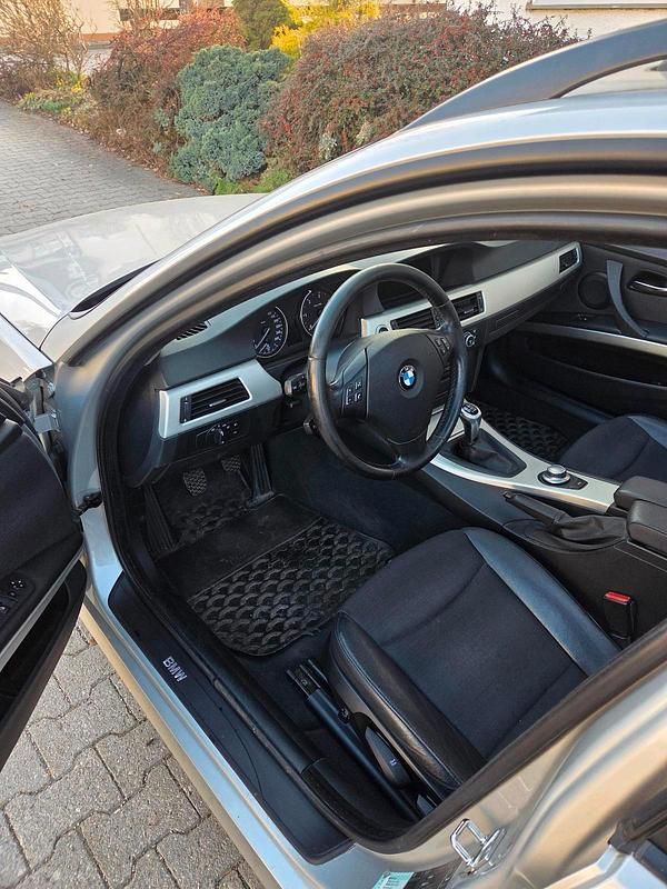 Gebraucht BMW 320 177 PS (130 kW) 2008 Silber Kombi