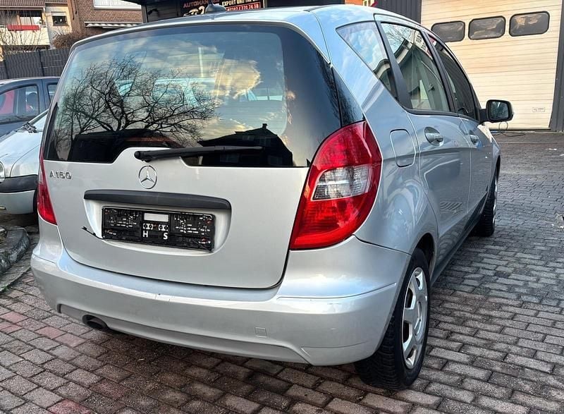 Używany Mercedes A160 95 KM (69 kW) 2011 Srebrny Hatchback