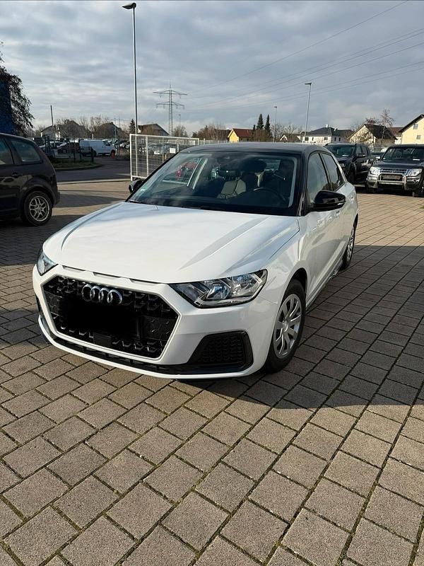 Weiß Gebraucht 2022 Audi A1 Sportback Advanced Kleinwagen | 17.700 € (Guter Preis) - Bild 1/4