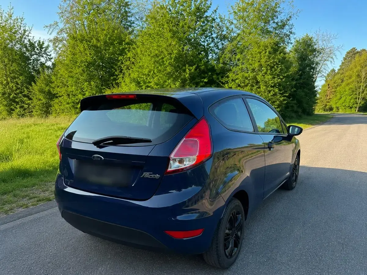Gebraucht Ford Fiesta 60 PS (44 kW) 2015 Blau Kleinwagen