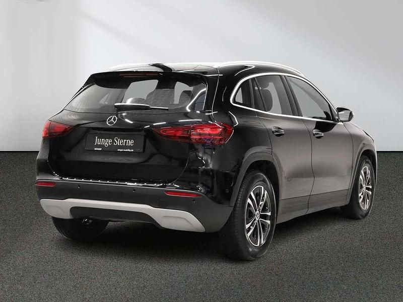 Gebraucht Mercedes GLA200 163 PS (119 kW) 2024 Unilack nachtschwarz SUV
