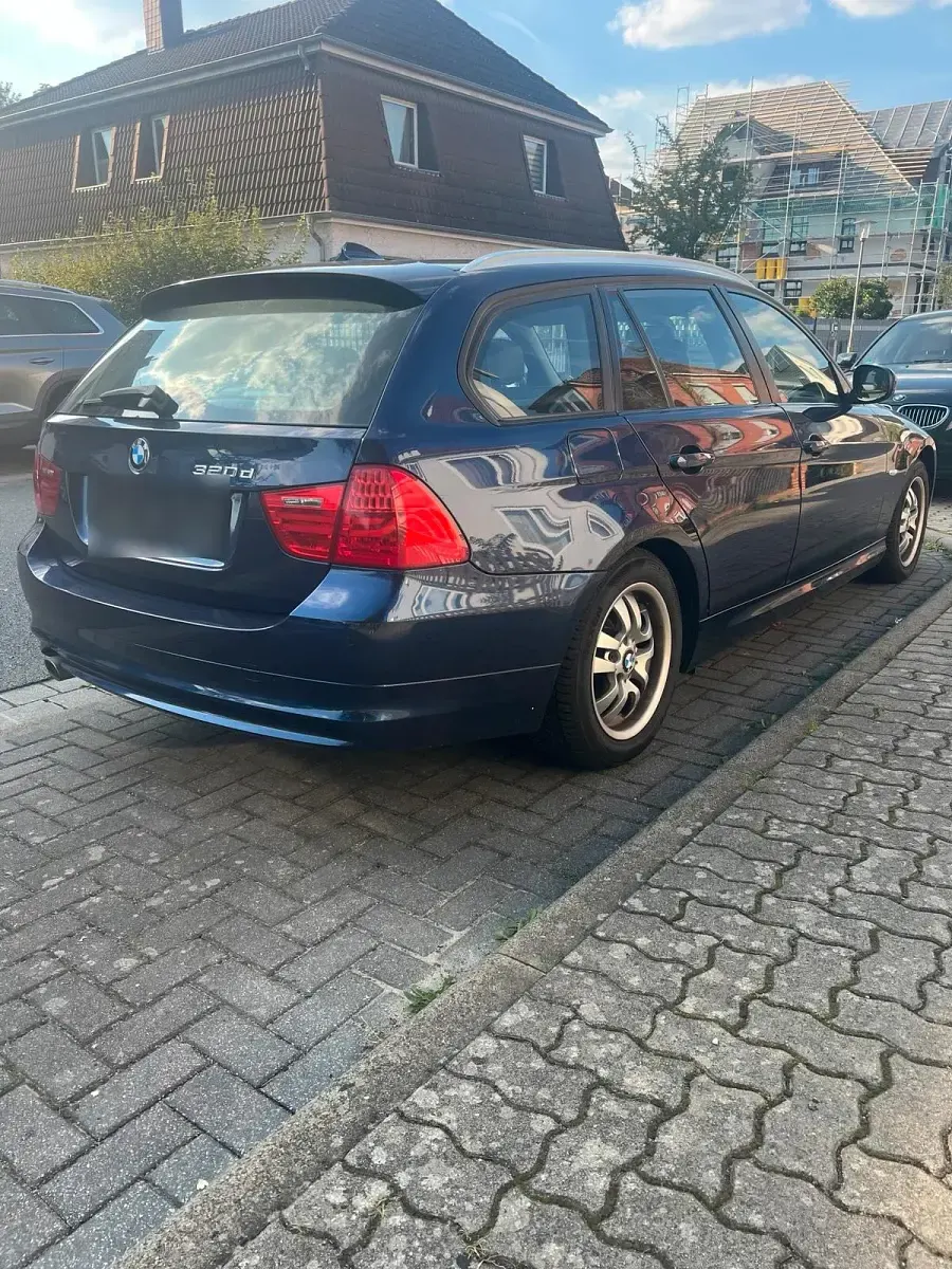 Gebraucht BMW 320 184 PS (135 kW) 2012 Blau Kombi