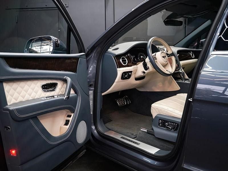 Second-hand Bentley Bentayga 608 CP (447 kW) 2016 Gri SUV