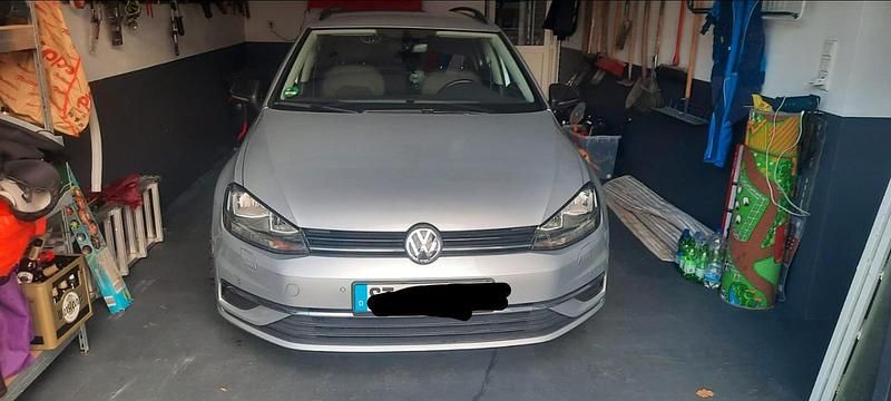 Grau Gebraucht 2019 VW Golf VII Highline Kombi | 12.350 € (Superpreis) - Bild 1/4