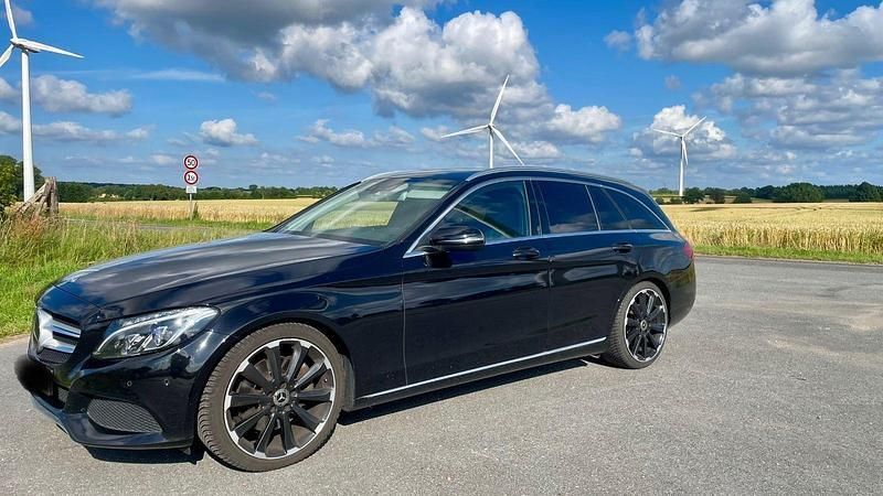 Schwarz Gebraucht 2018 Mercedes C250 Kombi | 22.300 € (Fairer Preis) - Bild 1/4