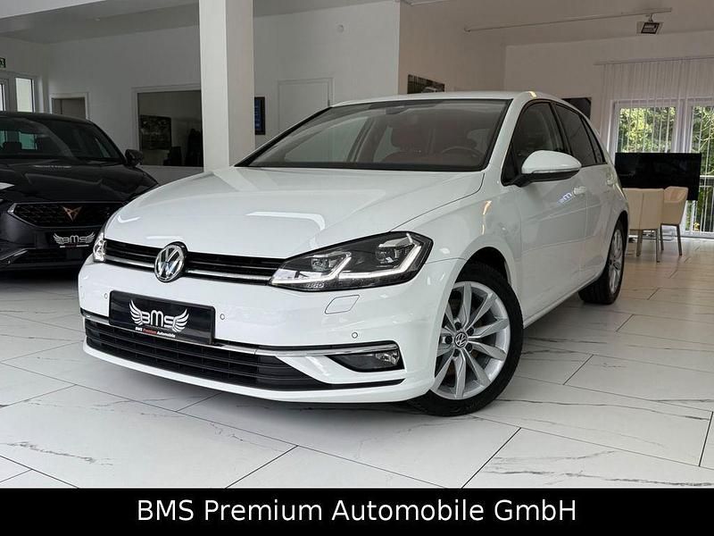 Pure white Gebraucht 2017 VW Golf VII Highline Limousine | 16.475 € (Fairer Preis) - Bild 1/4