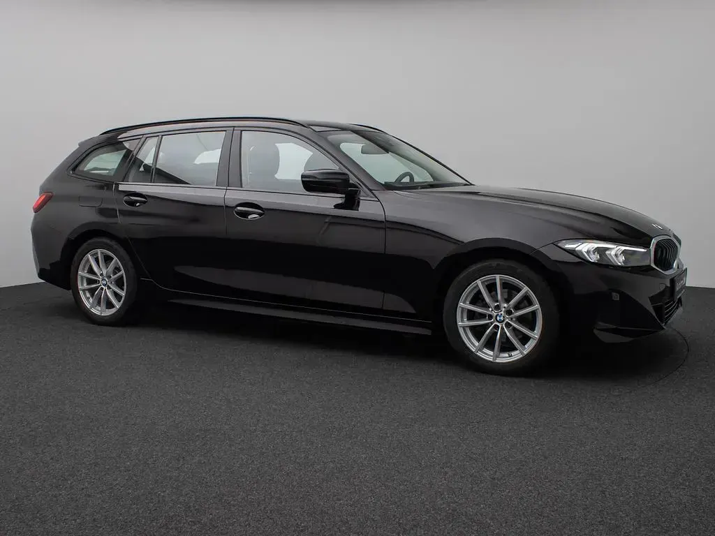 Gebraucht BMW 318 Sport Line 156 PS (114 kW) 2024 Schwarz Limousine
