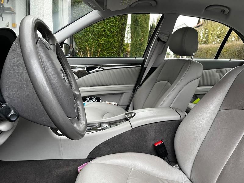 Gebraucht Mercedes E280 Avantgarde 231 PS (169 kW) 2006 Blau Limousine