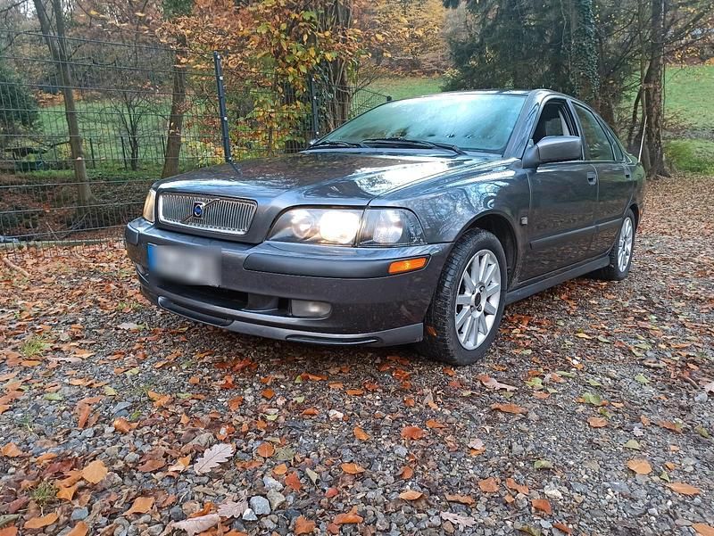 Grau Gebraucht 2025 Volvo S40 Limousine | 3.500 € - Bild 1/4