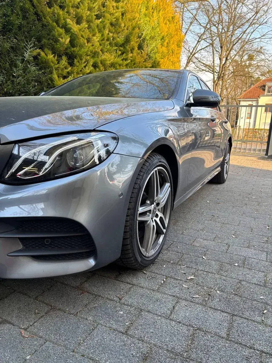 Gebraucht Mercedes E350 AMG line 286 PS (210 kW) 2018 Grau Limousine