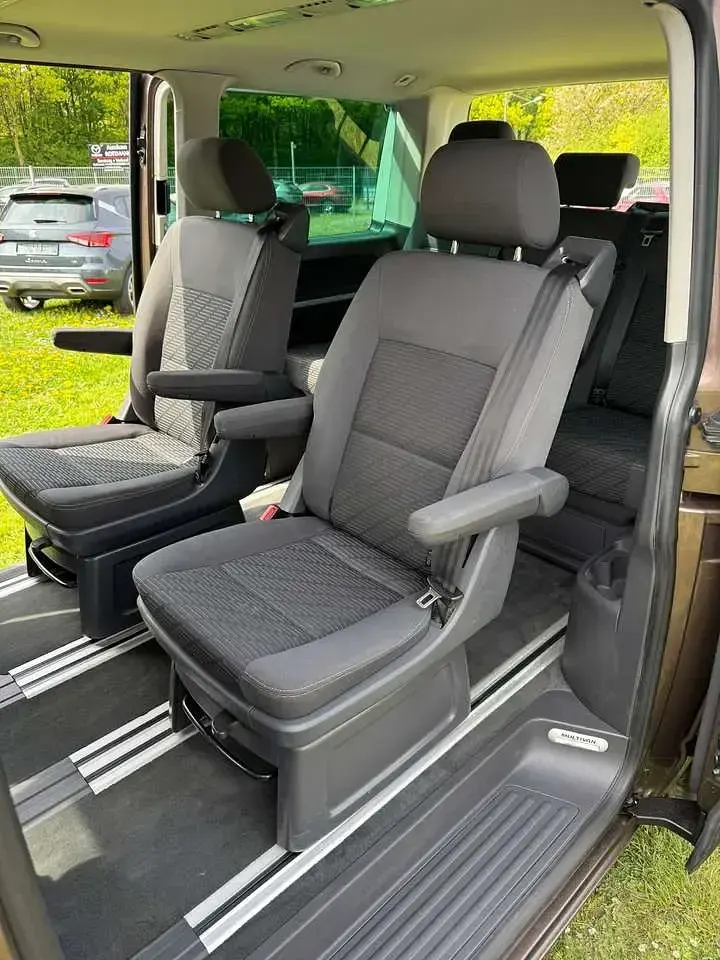 Gebraucht VW Multivan 140 PS (102 kW) 2014 Braun Van / Kleinbus