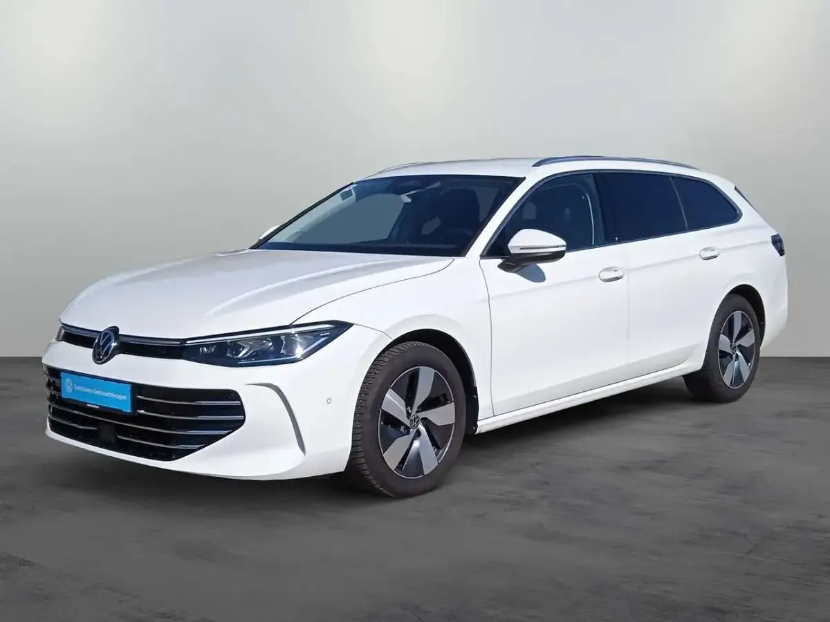 Gebraucht VW Passat Elegance 150 PS (110 kW) 2025 Weiß Kombi
