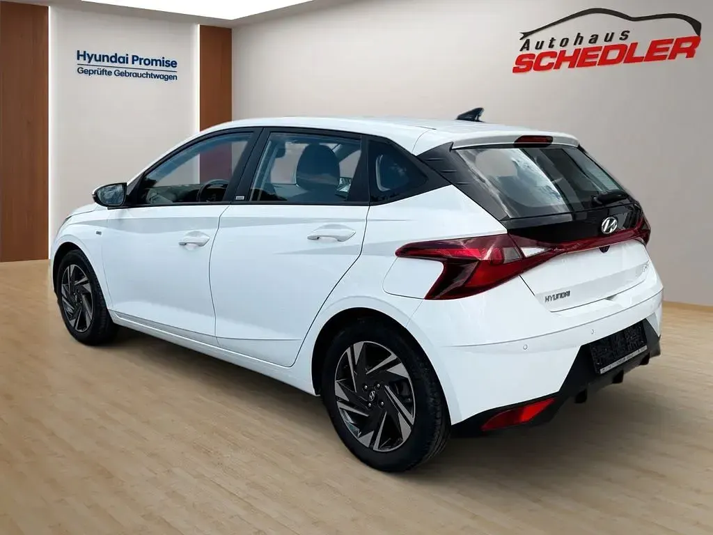 Gebraucht Hyundai i20 Trend 101 PS (74 kW) 2021 Weiß Kleinwagen