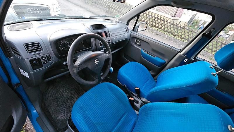 Second-hand Opel Agila 75 CP (55 kW) 2002 Albastru Monovolum