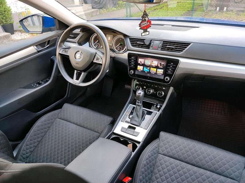 Gebraucht Skoda Superb 218 PS (160 kW) 2020 Blau Kombi