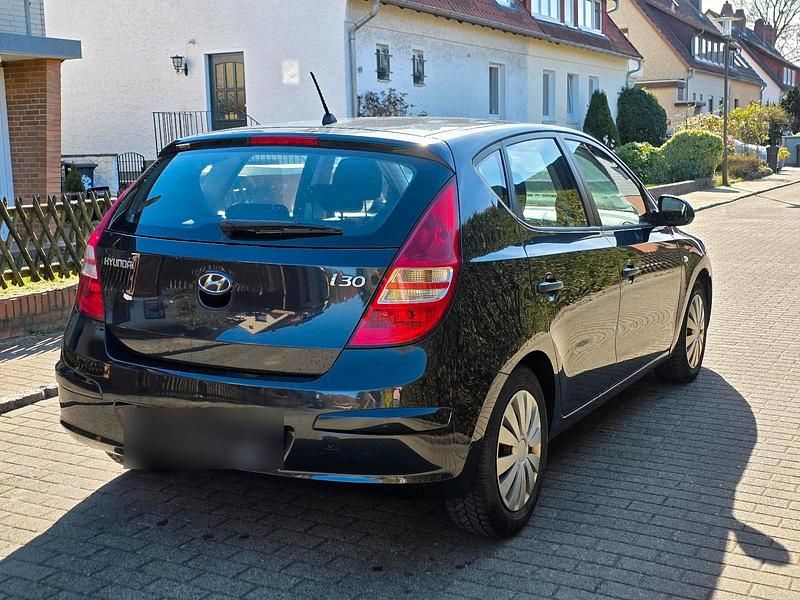 Gebraucht Hyundai i30 80 PS (58 kW) 2010 Schwarz Limousine
