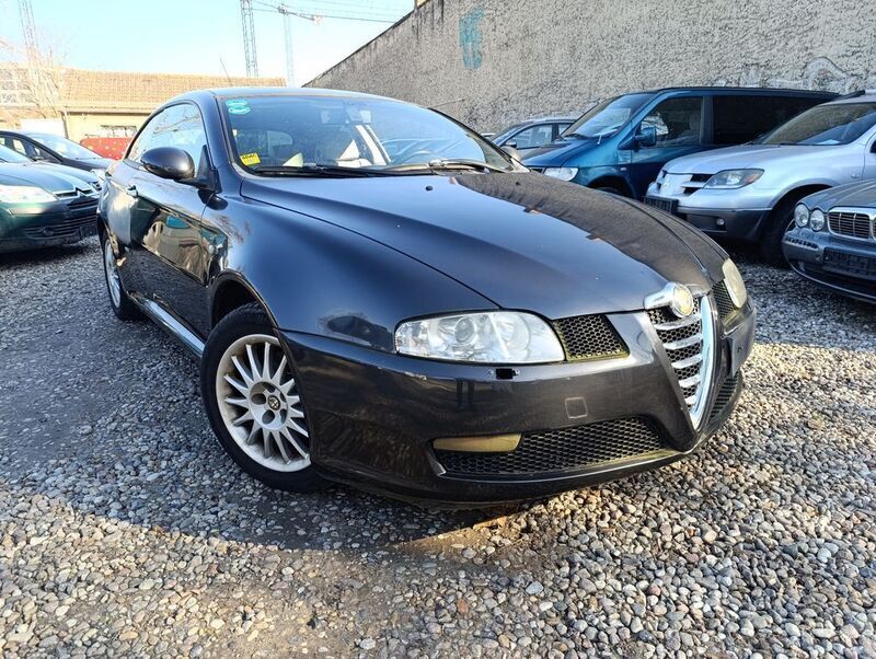 Grau Gebraucht 2004 Alfa Romeo GT Distinctive Coupé | 999 € - Bild 1/4