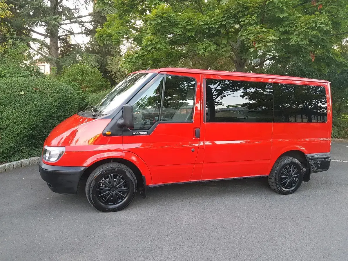 Second-hand Ford Transit 100 CP (73 kW) 2005 Roșu Monovolum