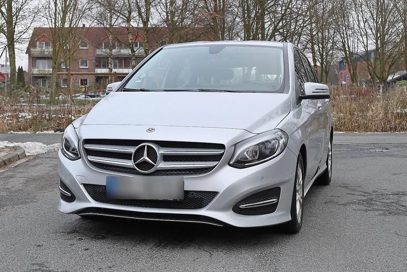 Gebraucht Mercedes B180 Style 108 PS (79 kW) 2017 Silber Van / Kleinbus