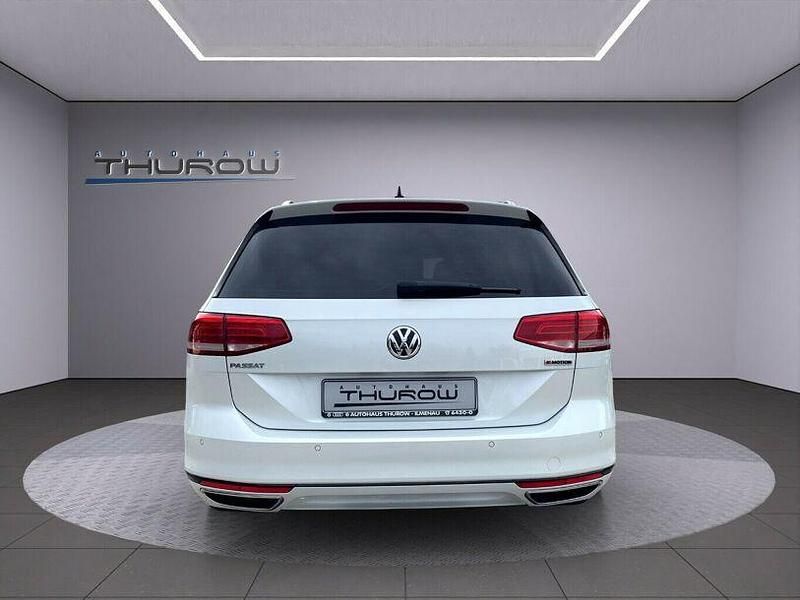 Gebraucht VW Passat Comfortline 190 PS (139 kW) 2019 Oryxweiß permutteffekt Kombi