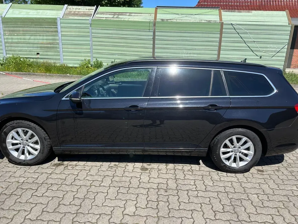 Gebraucht VW Passat 150 PS (110 kW) 2018 Schwarz Kombi