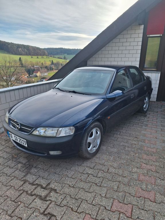 Violet Gebraucht 1997 Opel Vectra Limousine | 1.900 € (Fairer Preis) - Bild 1/4