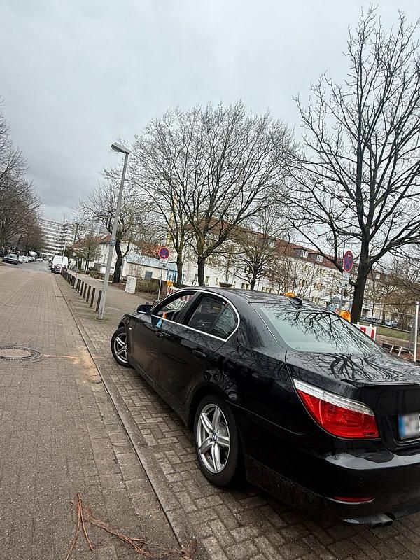 Gebraucht BMW 525 197 PS (144 kW) 2008 Schwarz Limousine