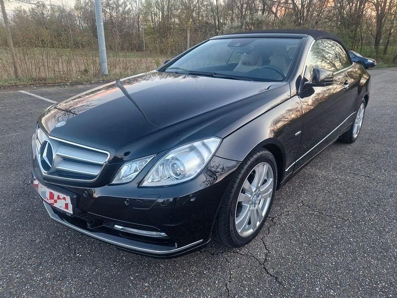 Gebraucht Mercedes E200 Avantgarde 184 PS (135 kW) 2011 Schwarz Cabrio