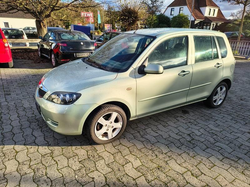 Grün Gebraucht 2007 Mazda 2 Limousine | 4.200 € (Fairer Preis) - Bild 1/4