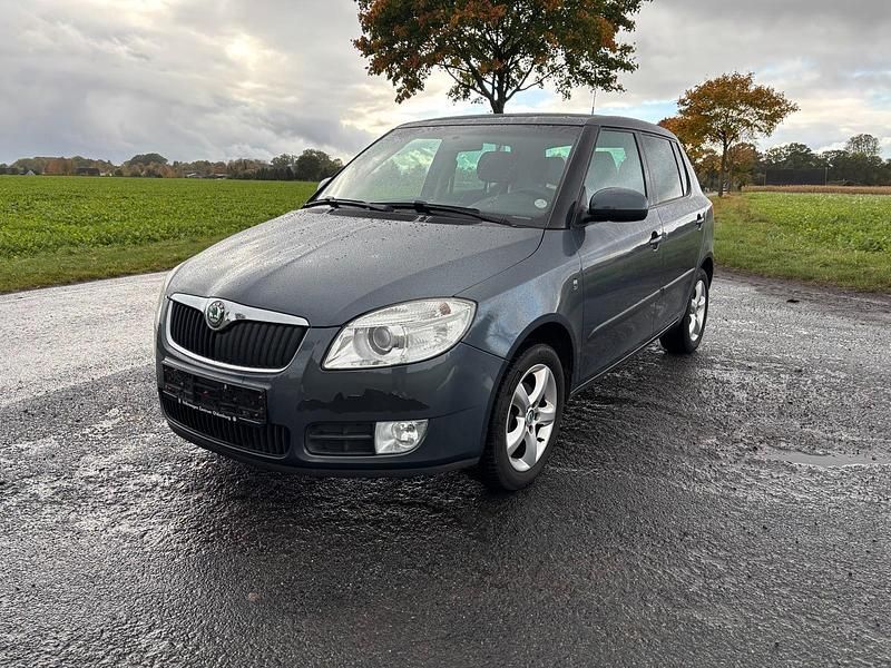 Grau Gebraucht 2008 Skoda Fabia Limousine | 1.600 € (Fairer Preis) - Bild 1/4