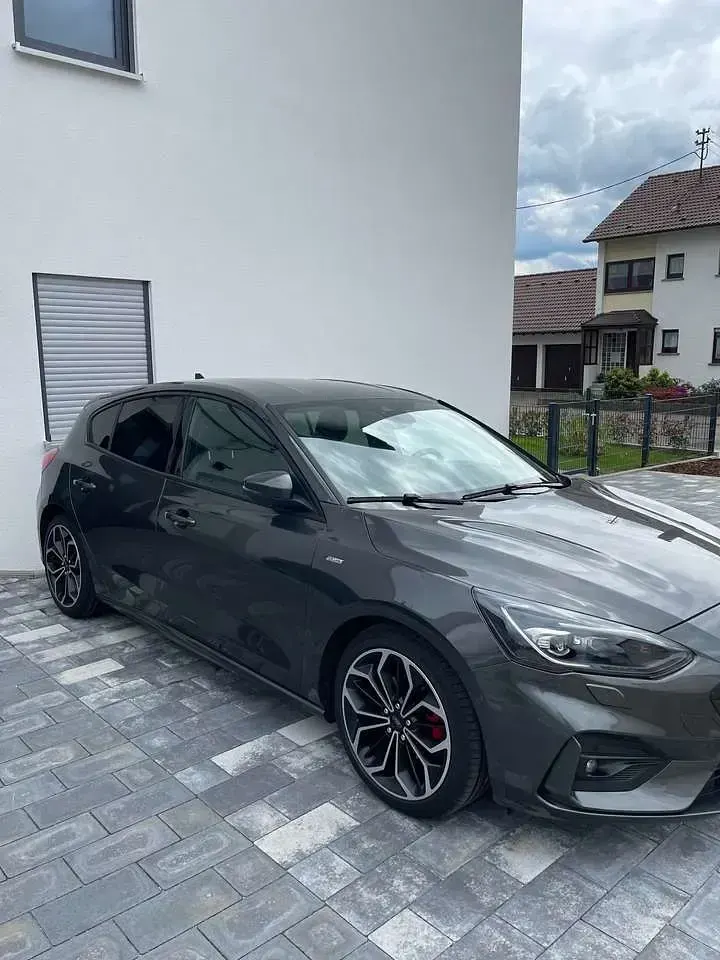 Używany Ford Focus ST-Line 150 KM (110 kW) 2019 Szary Hatchback