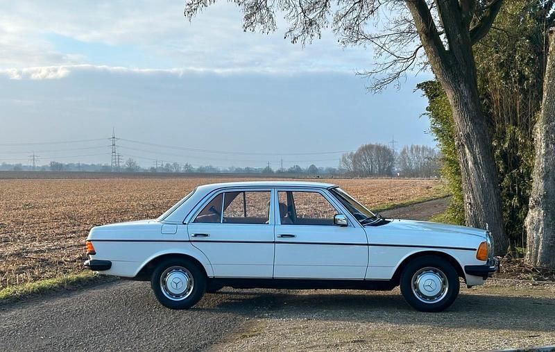 Gebraucht Mercedes 230 109 PS (80 kW) 1980 Weiß Limousine