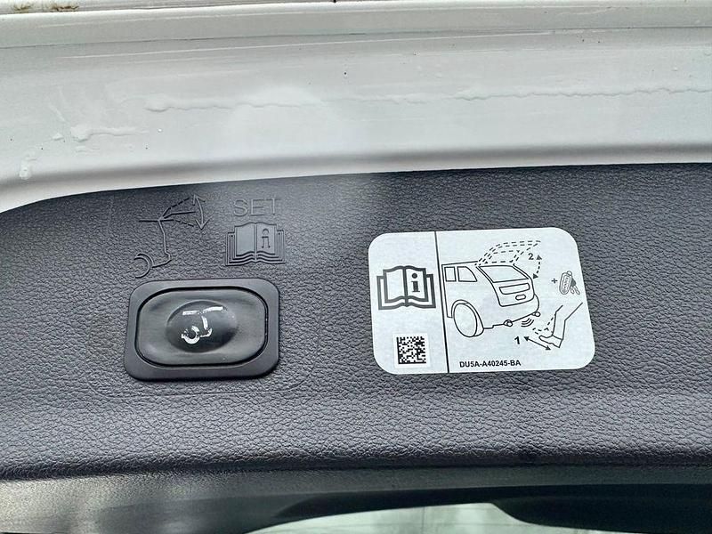 Gebraucht Ford Kuga ST-Line 120 PS (88 kW) 2018 Weiß SUV