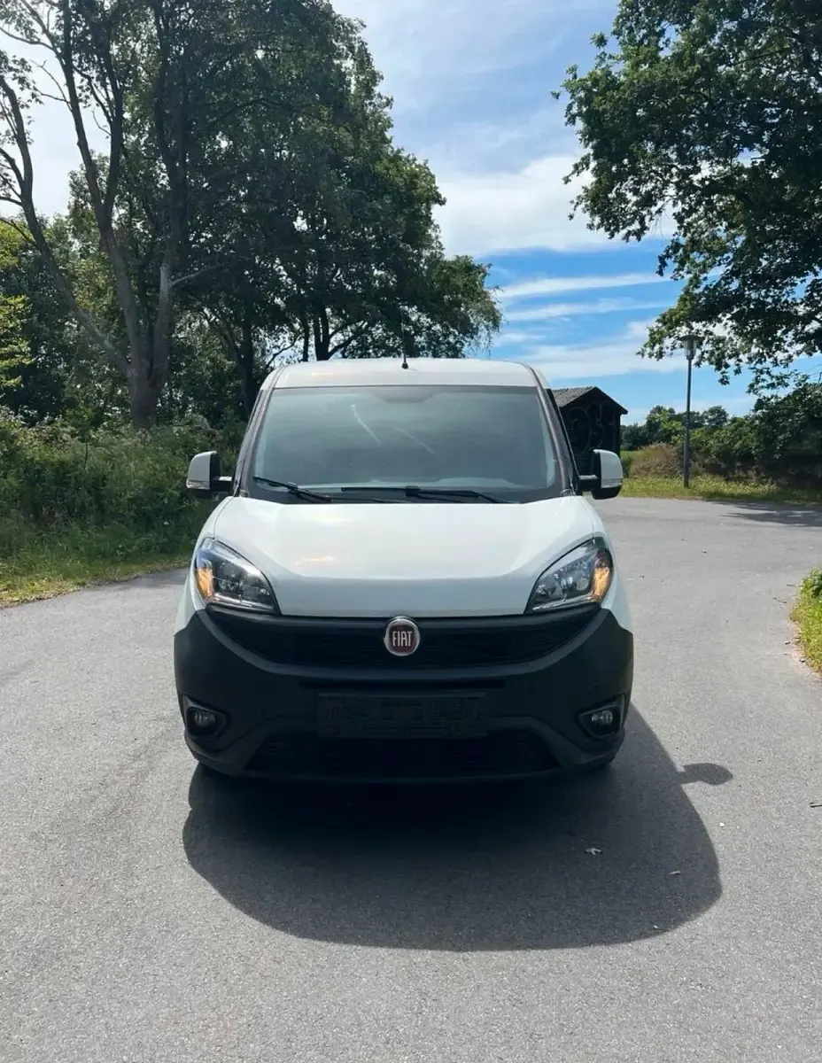 Gebraucht Fiat Doblò 95 PS (69 kW) 2019 Weiß Van / Kleinbus