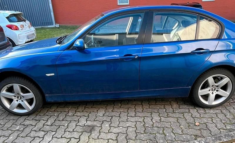 Gebraucht BMW 318 129 PS (94 kW) 2007 Blau Limousine