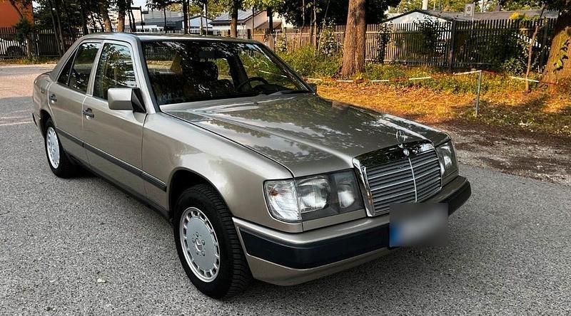 Gebraucht Mercedes E230 132 PS (97 kW) 1989 Andere farben Limousine